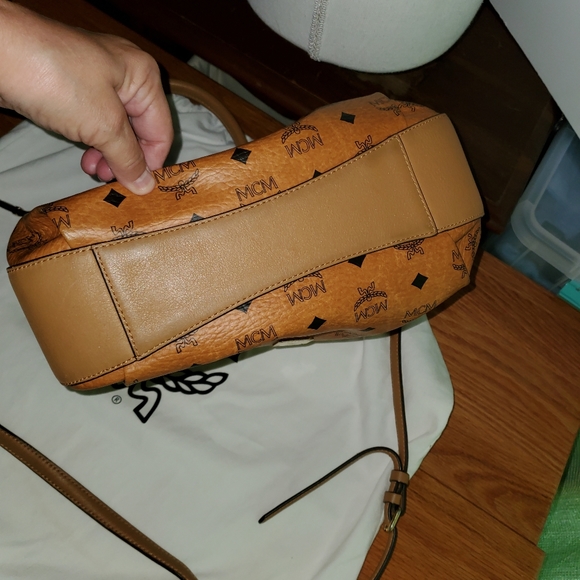 MCM EUC VISESTOS LEATHER DRAWSTRING CROSSBODY TOTE - Picture 11 of 13